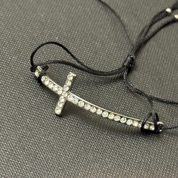 Cross pull string bracelet - Picture 3 of 3